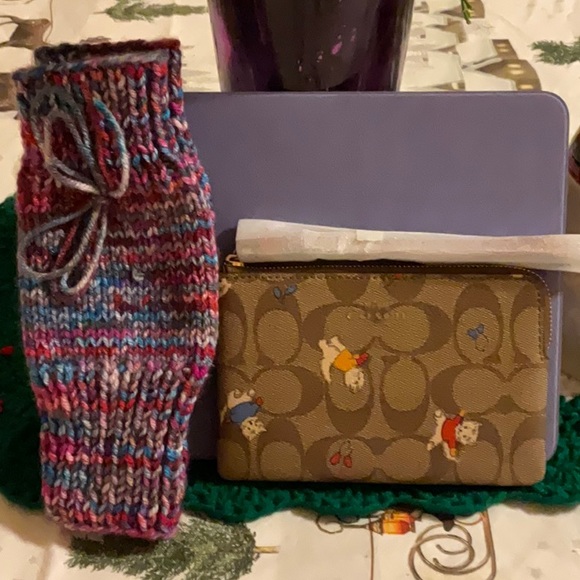 🐱 COACH ZIP WRISTLET IN SIGNATURE CANVAS WITH CAT MITTENS PRINT 🐱 NWT 🐱 - Picture 5 of 16